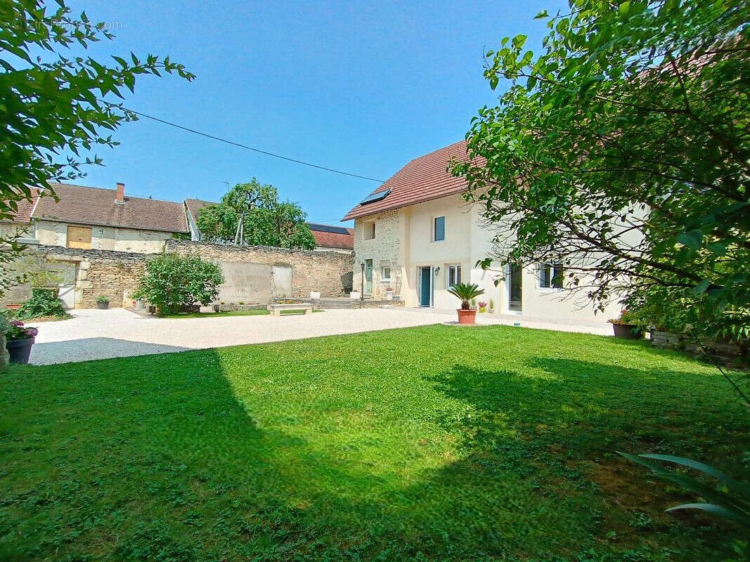 Maison à BOURBERAIN