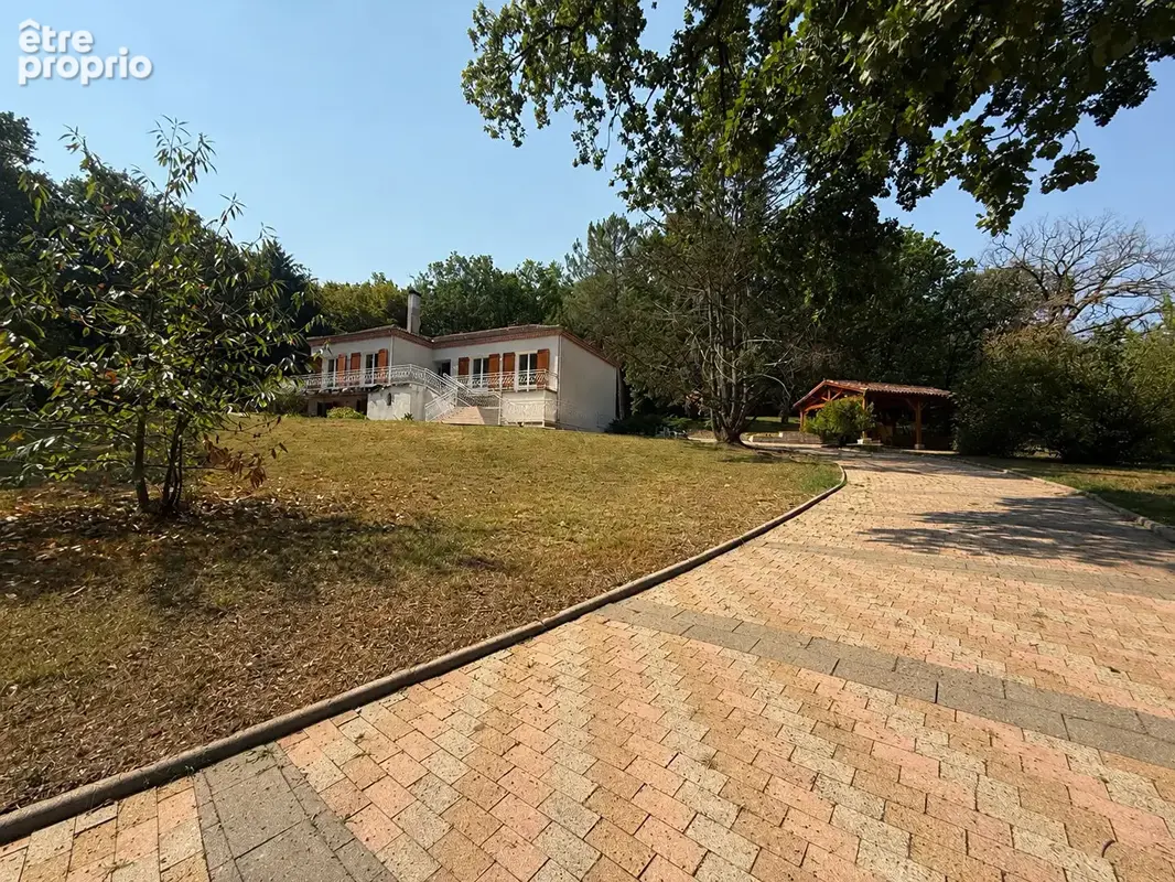 Photo Maison à Bourlens au prix de 369 900€
