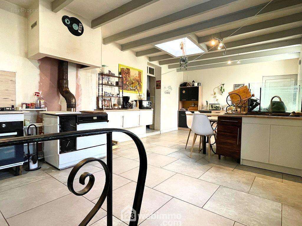 Un espace confortable de 27 m2, avec puits de lumière, - Maison à ORCHES