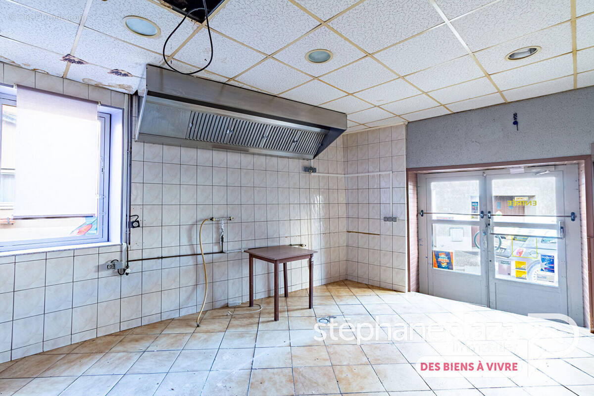Local commercial 3 pièces 47 m² · à Villars-les-Dombes · 46,5 m² · 65 000 €