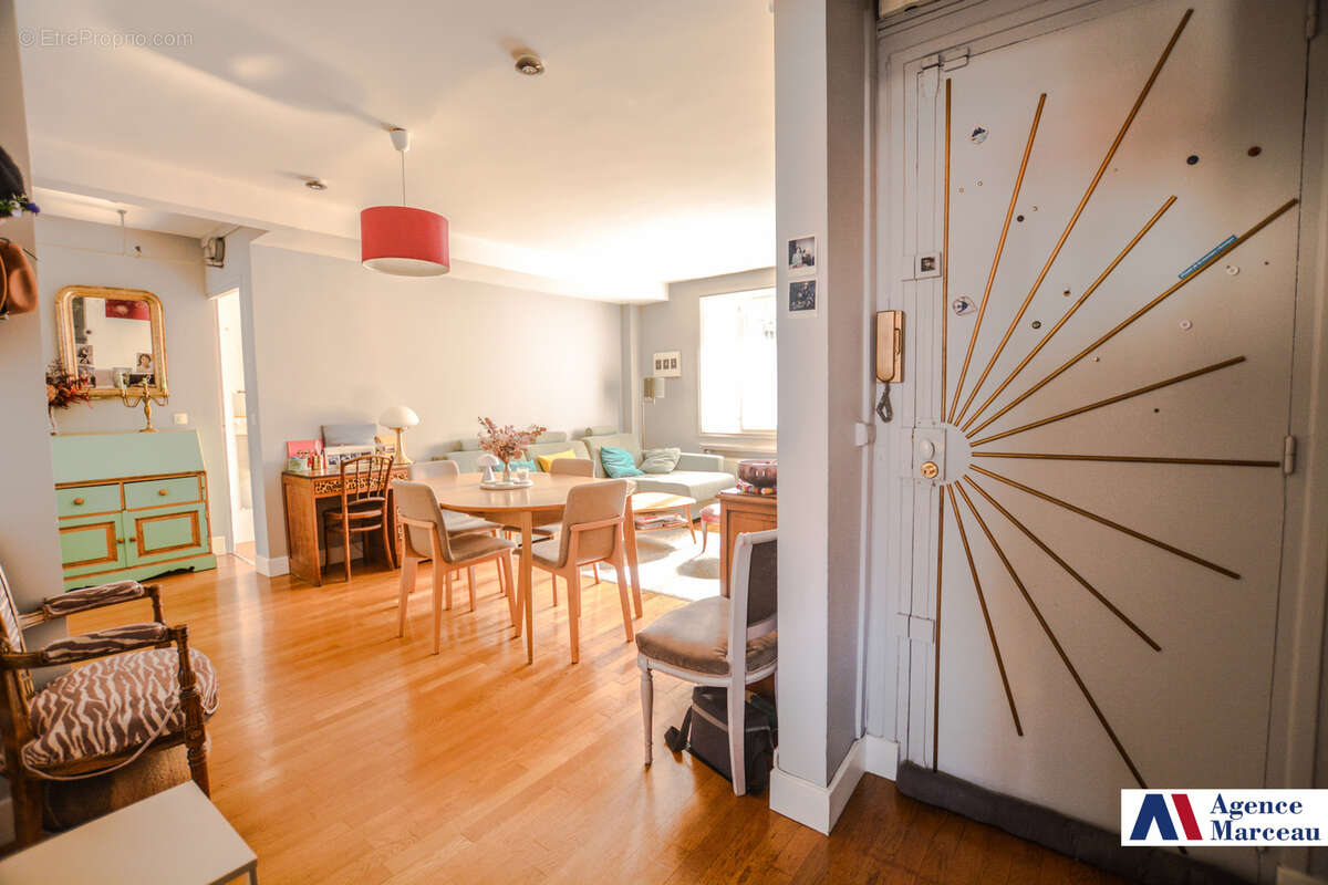 Appartement à COURBEVOIE