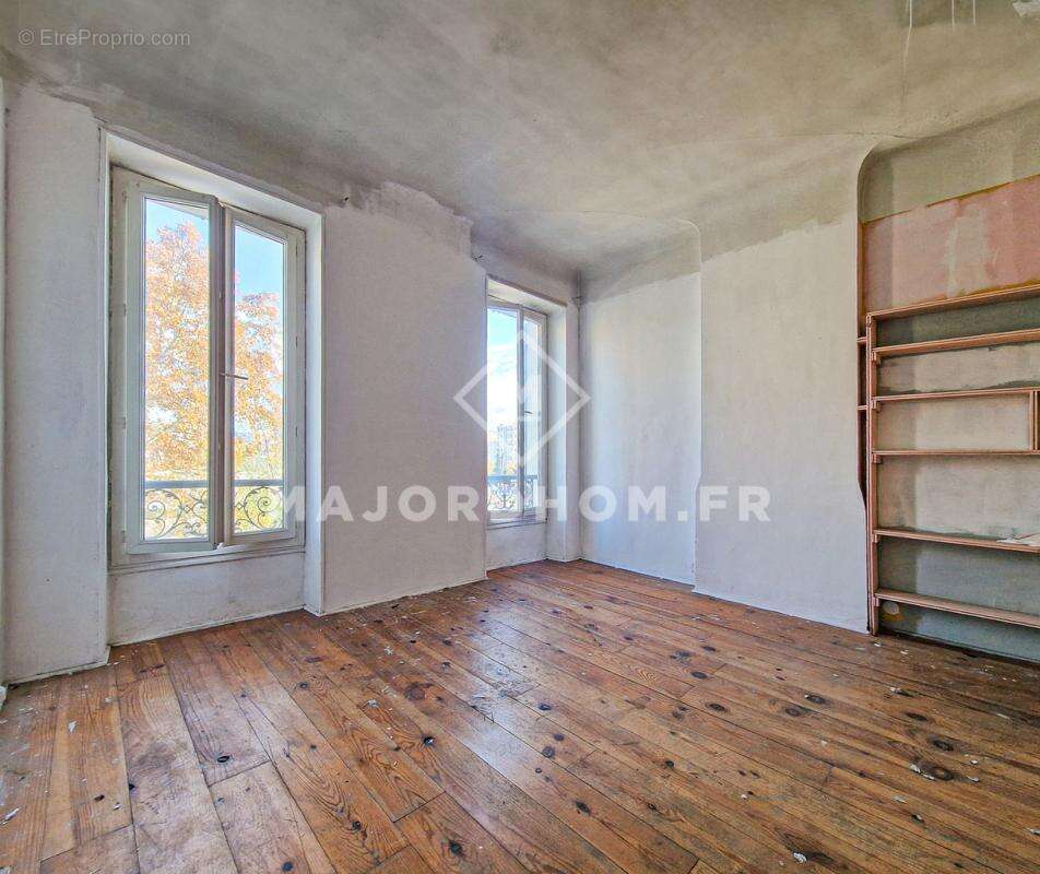 Appartement à MARSEILLE-4E