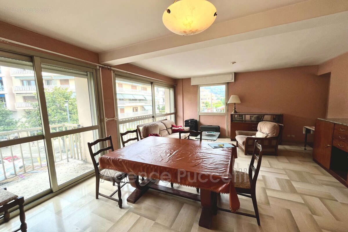 Appartement 71 m² à Vence  - photo 2