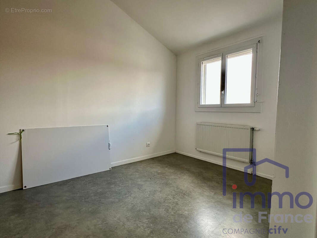 Maison à SAINT-PRIEST-EN-JAREZ