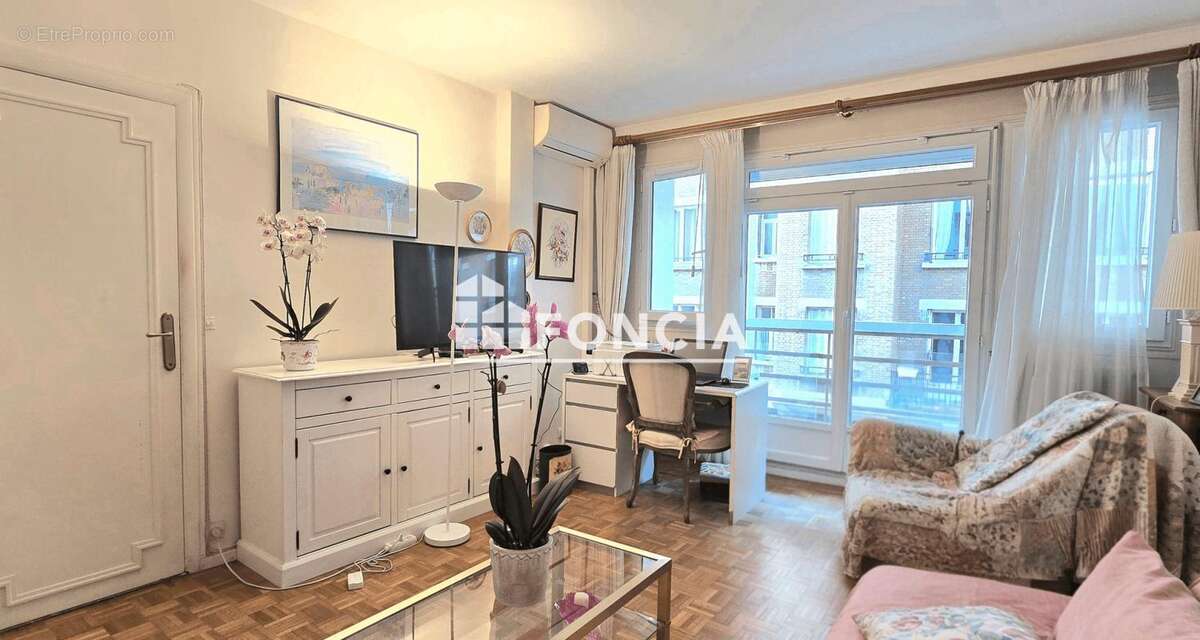 Appartement à PARIS-17E