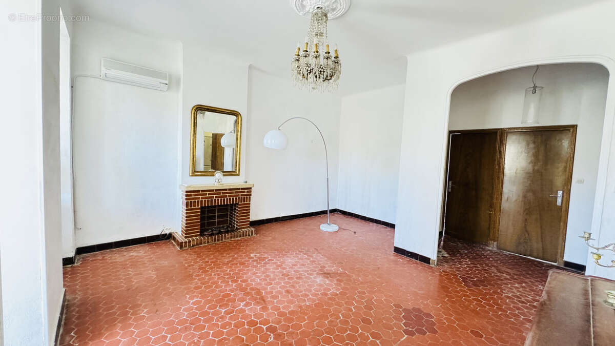 Appartement à MARSEILLE-4E