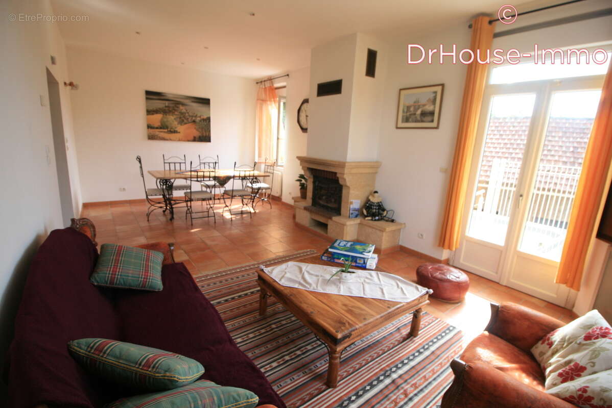 Maison à SAINT-LEON-SUR-VEZERE