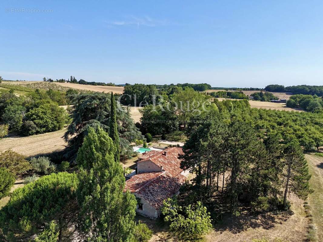 Proche de Saint-Livrade-sur-Lot – Élégante propriété de caractère de 5 chambres avec piscine chauffée et superbe parc arboré - photo 31