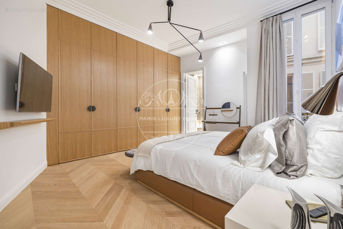 Appartement à PARIS-8E