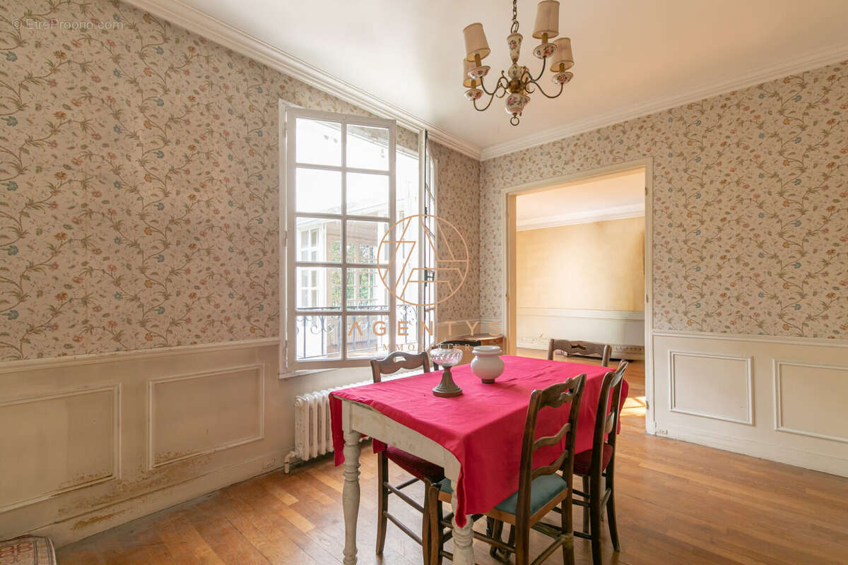 Maison à SAINT-MAUR-DES-FOSSES