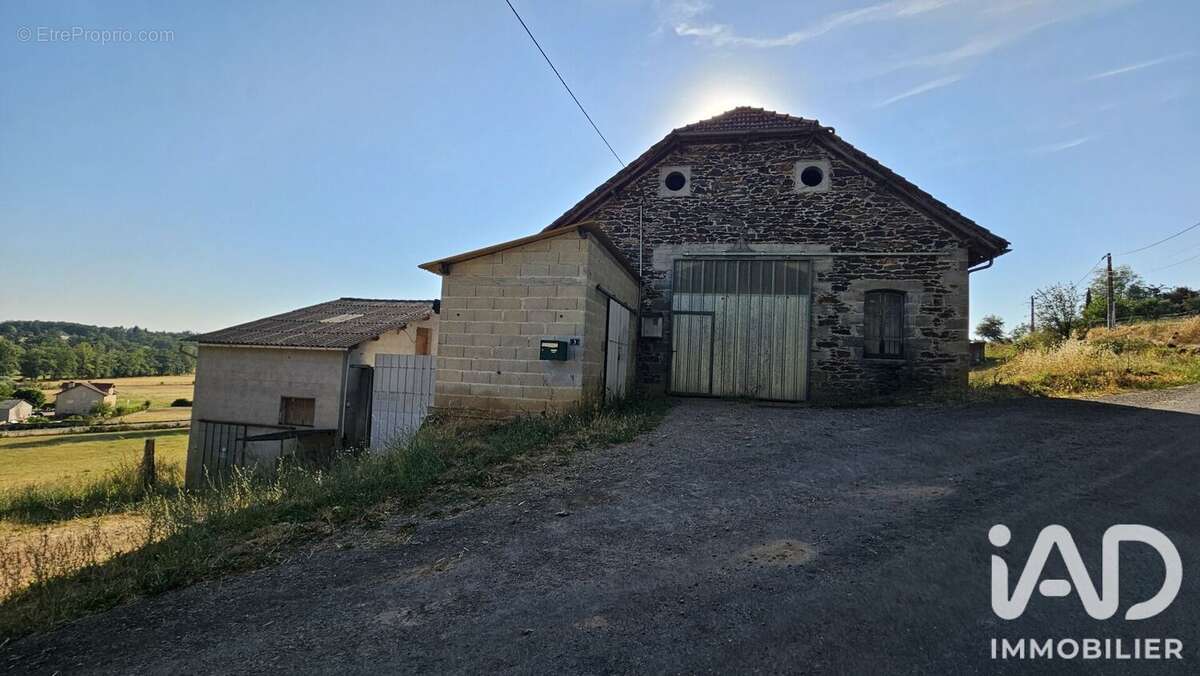 Maison 530 m² à Saint-Constant  - photo 3
