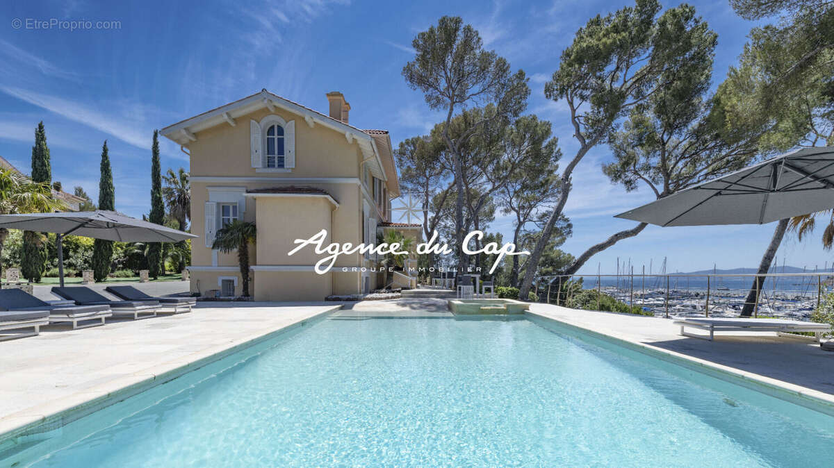 Villa de caractere sur le port santa lucia vue mer tout a pied avec piscine a saint raphael - photo 3