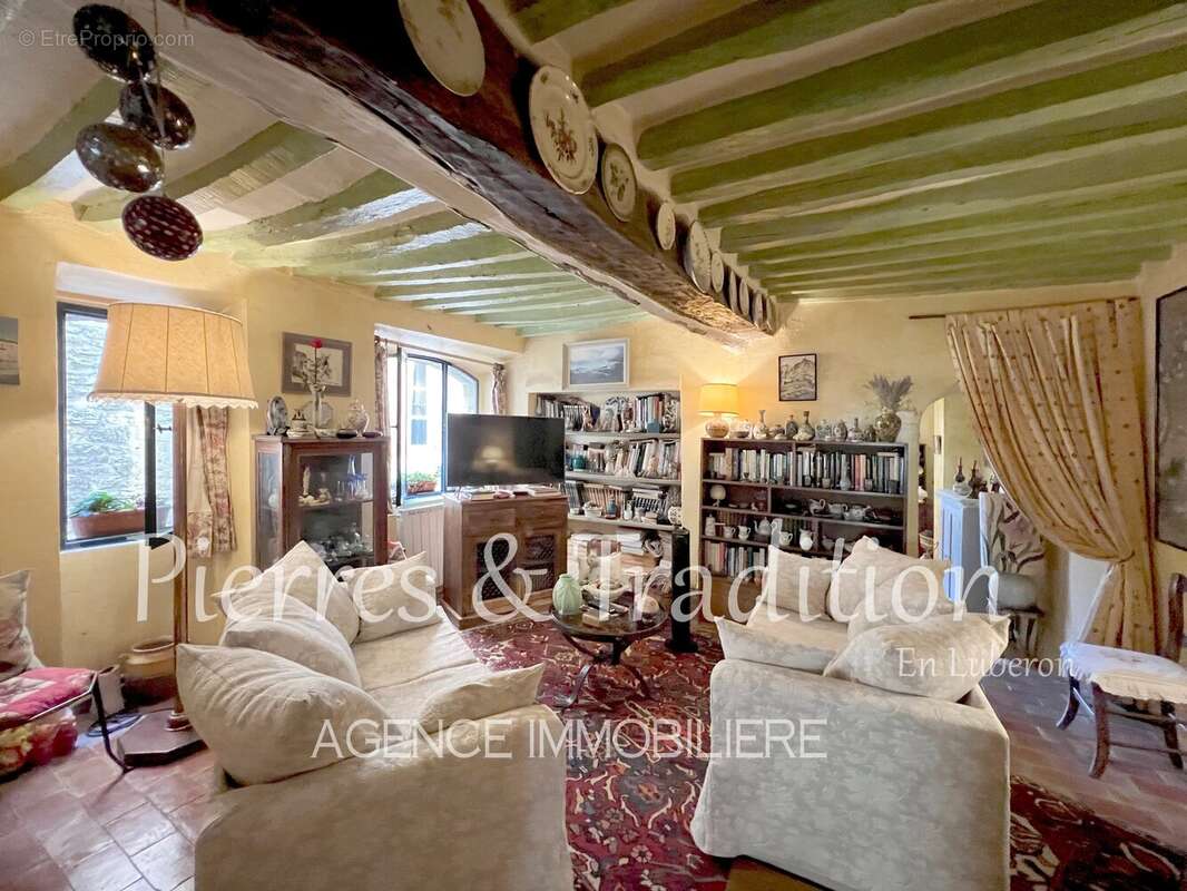Saignon, grande maison de village avec local commercial et terrasse - photo 6