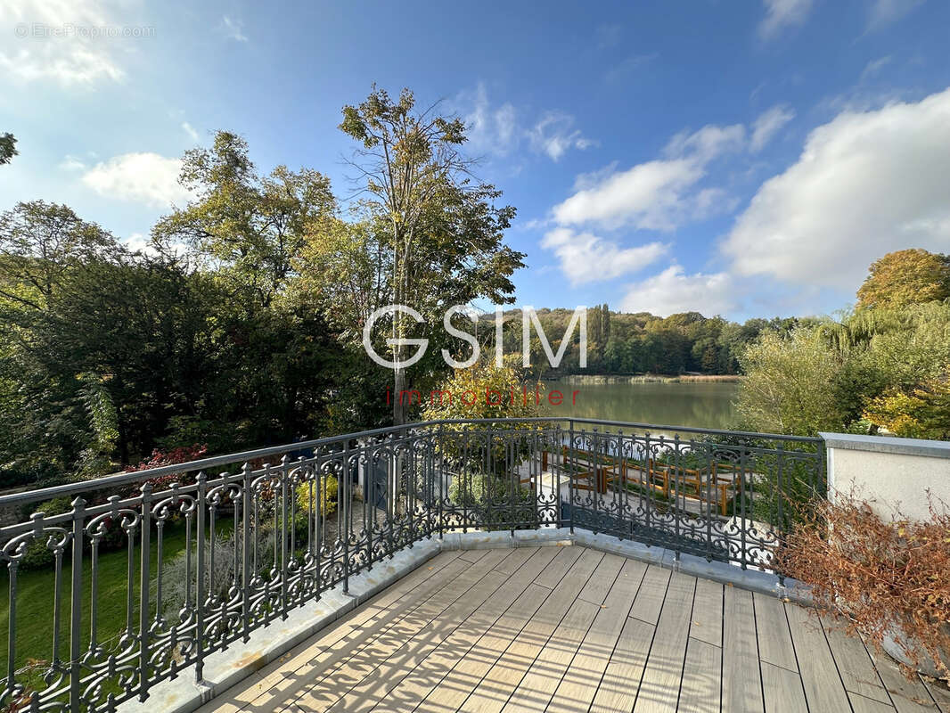 Maison à VILLE-D&#039;AVRAY