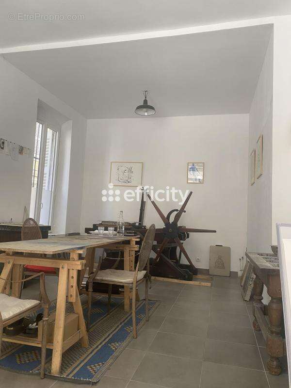 Commerce à MARSEILLE-1E