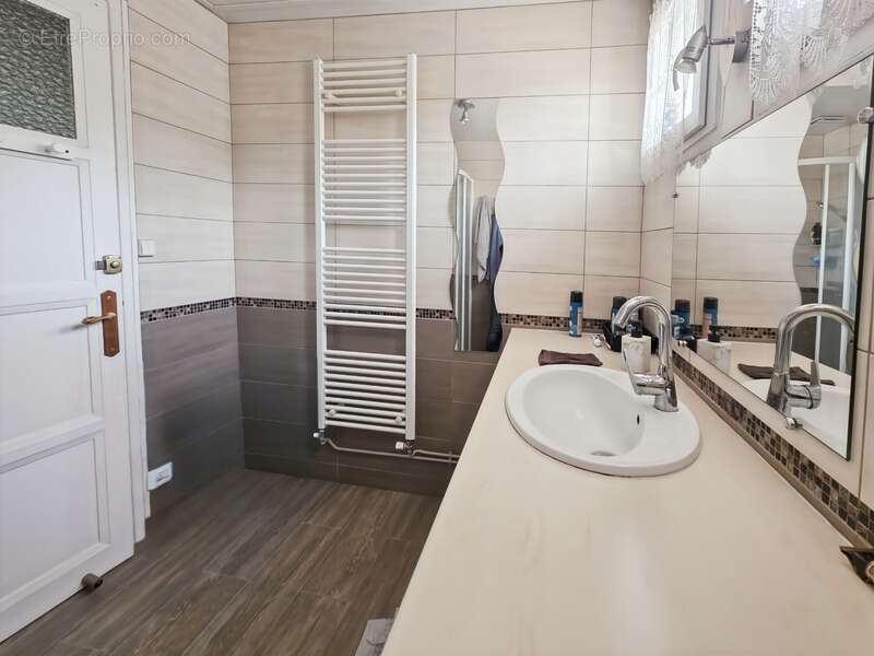 Maison indépendante 91 m² avec sous-sol complet et dépendance sur 650 m² à Montmorot (39) - photo 11