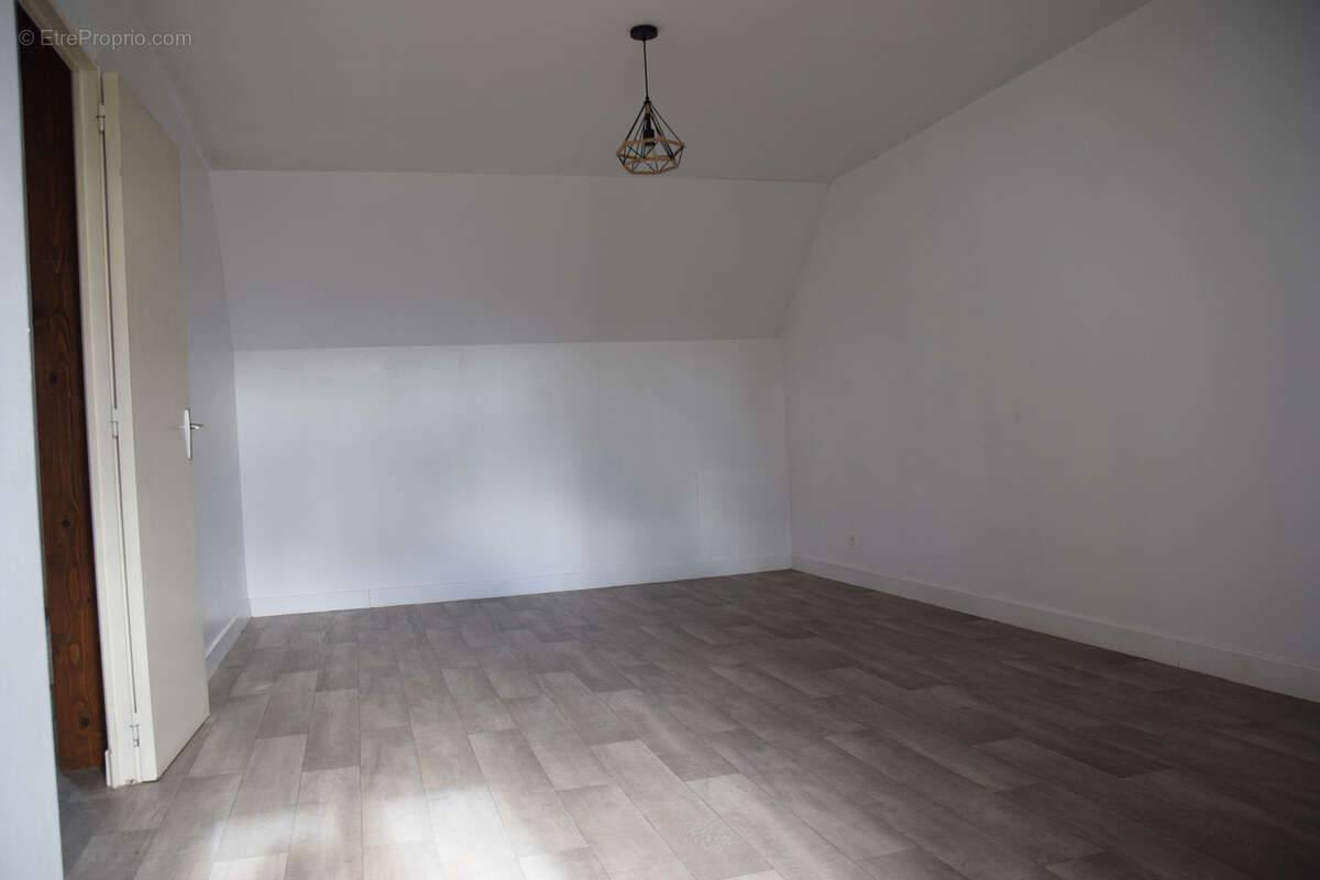 Maison à SAINT-REMY-EN-ROLLAT