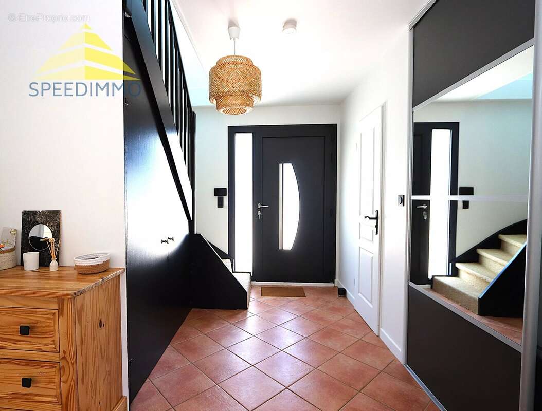 Maison à MANDRES-LES-ROSES