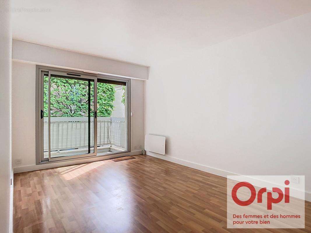 Appartement à ISSY-LES-MOULINEAUX
