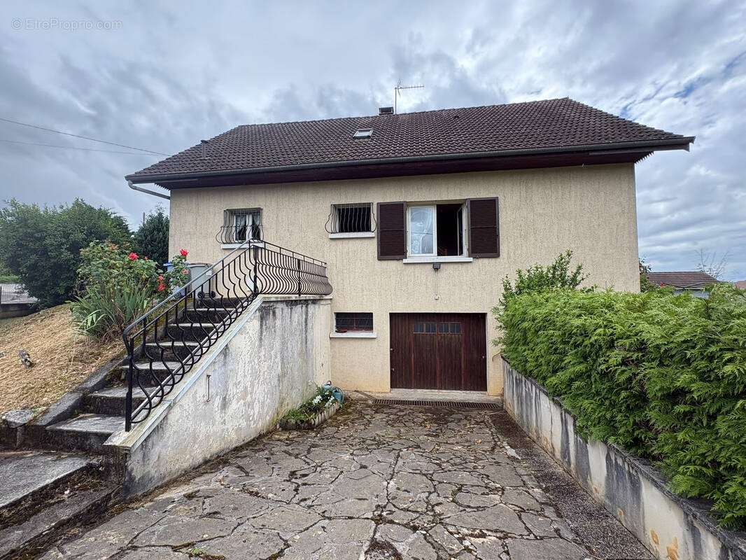 Maison à POLIGNY