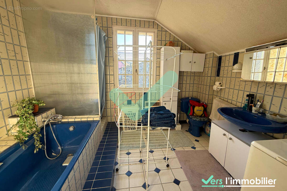 Maison de 172 m2 située à Sainte-Gemme avec 3 chambres, dépendance et jardin - photo 10