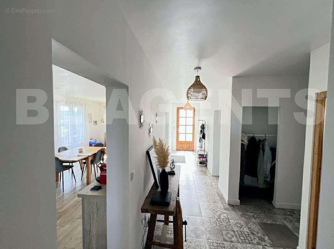 0d7ddc24-a04f-4003-a68d-12436a93c340 - Maison à SAINT-JULIEN-DU-SAULT