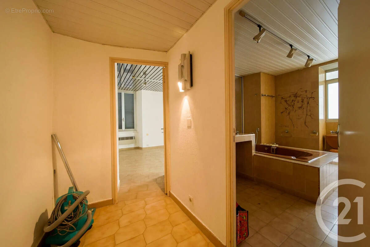Appartement 185 m² à San-Martino-Di-Lota  - photo 17