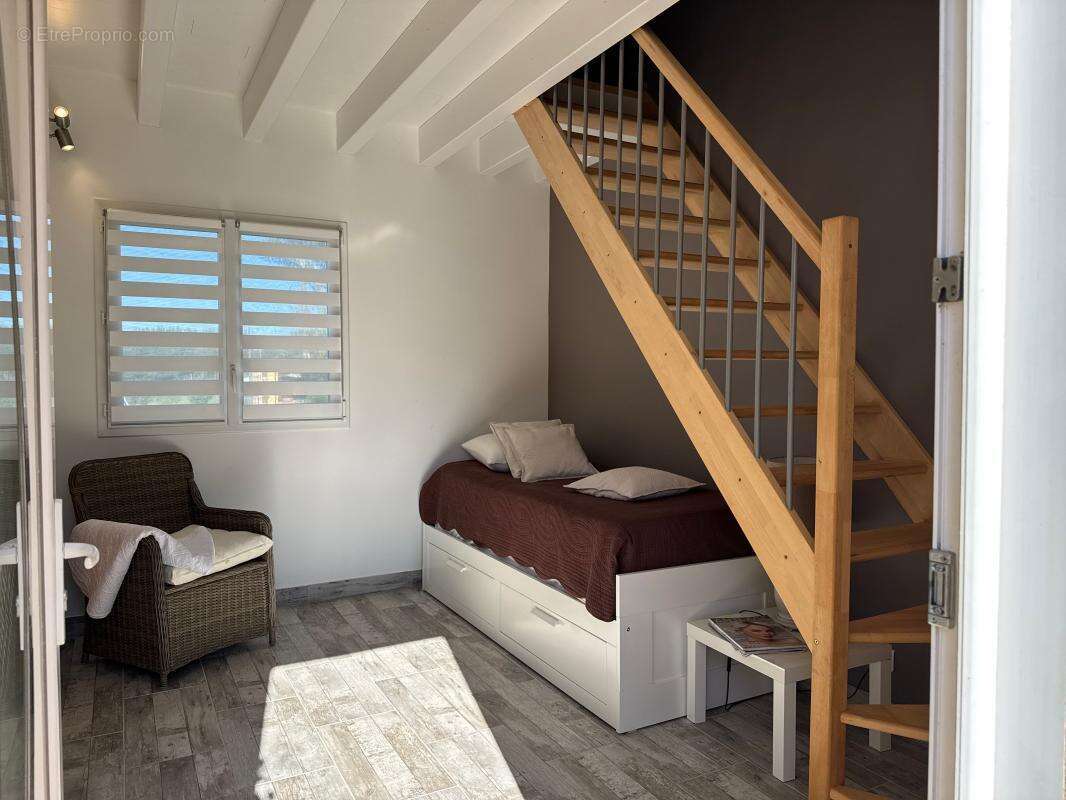 Maison à NOTRE-DAME-DE-SANILHAC