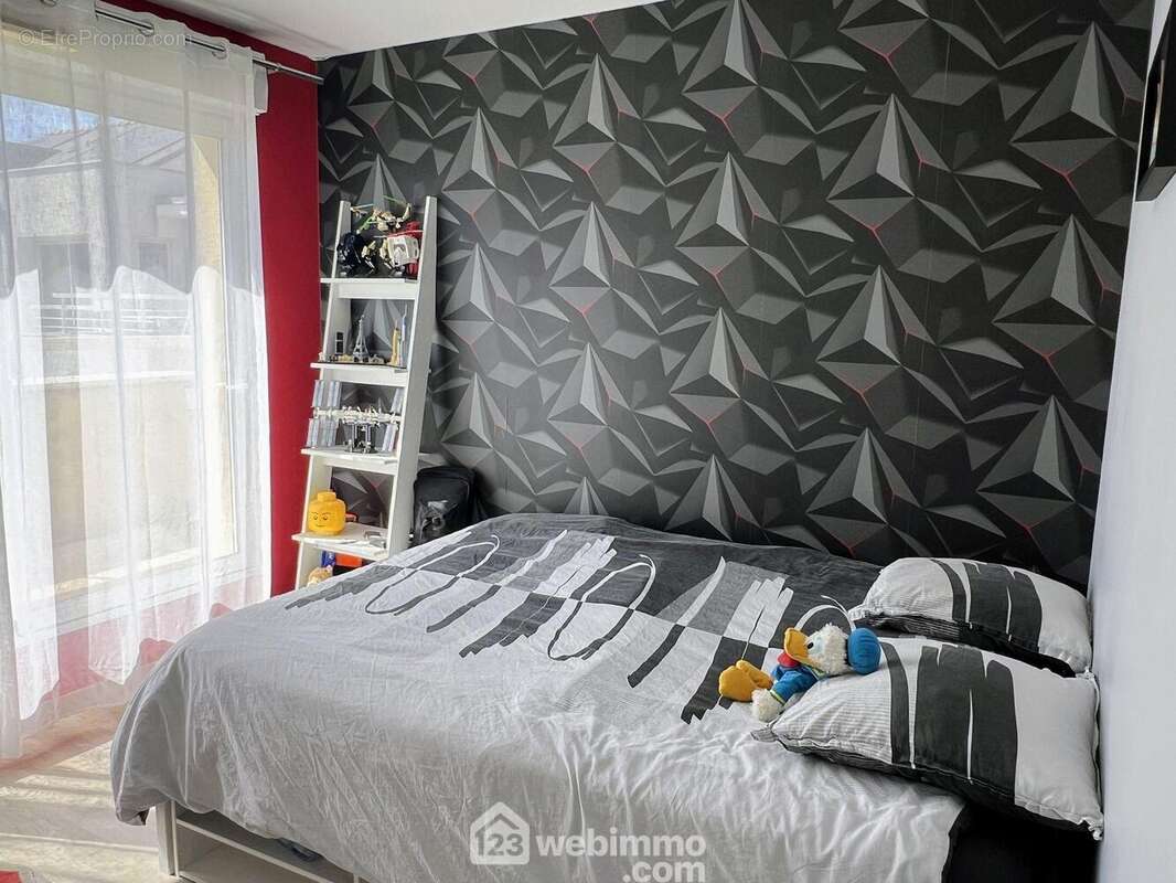 ... spacieuses et lumineuses... - Appartement à AVRILLE