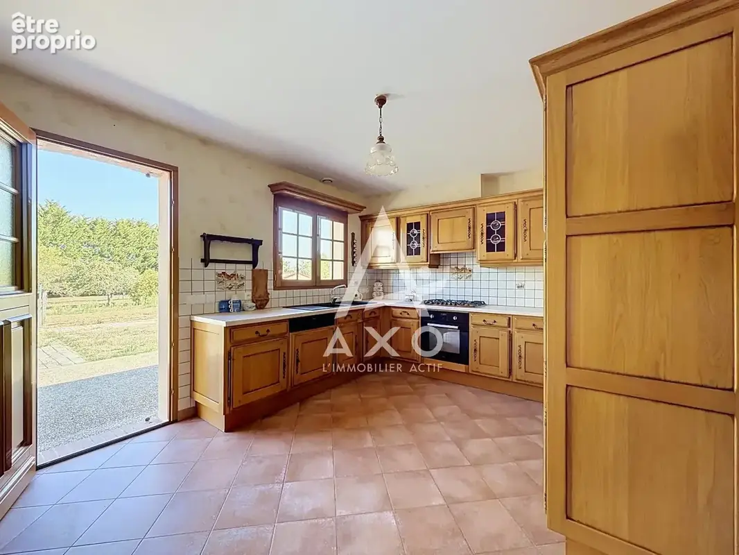 Maison familiale 5 chambres, sous-sol total et 8500m² de terrain - photo 5