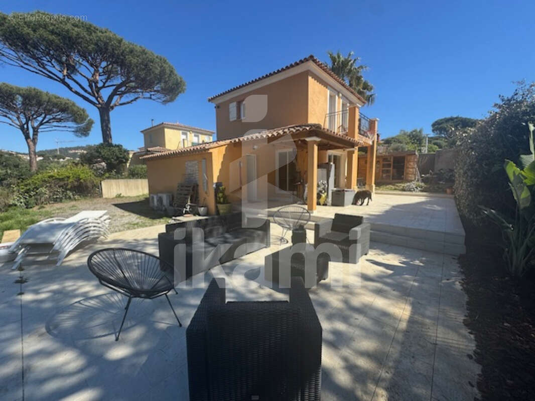 Maison à ROQUEBRUNE-SUR-ARGENS