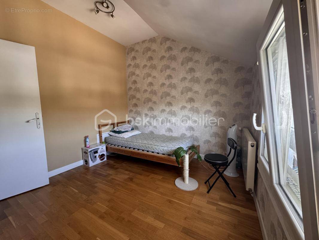 Pavillon familial 3 chambres avec jardin et dépendance – Quartier pavillonnaire calme à Sevran - photo 9