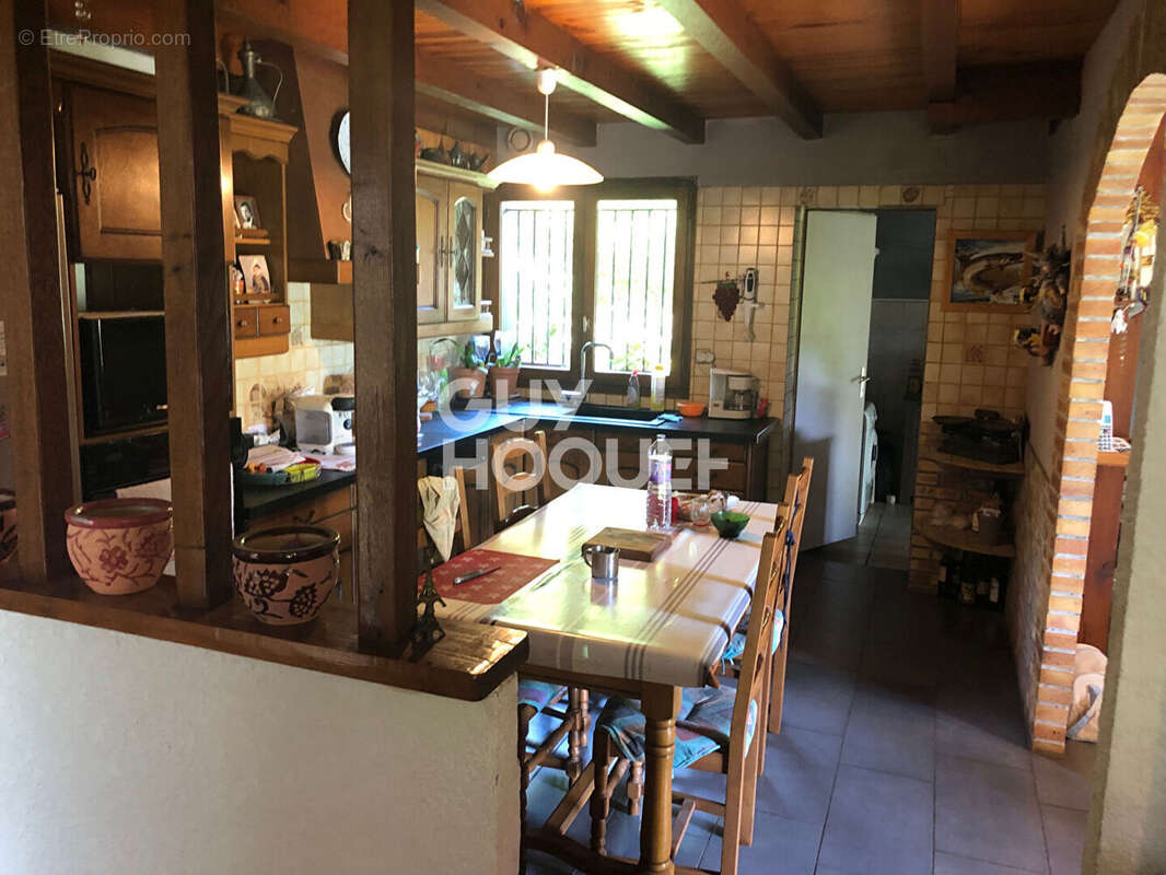 Maison des années 90  dans un magnifique jardin de 2000m2 à GARROSSE - MORCENX-LA-NOUVELLE (40110) - photo 5
