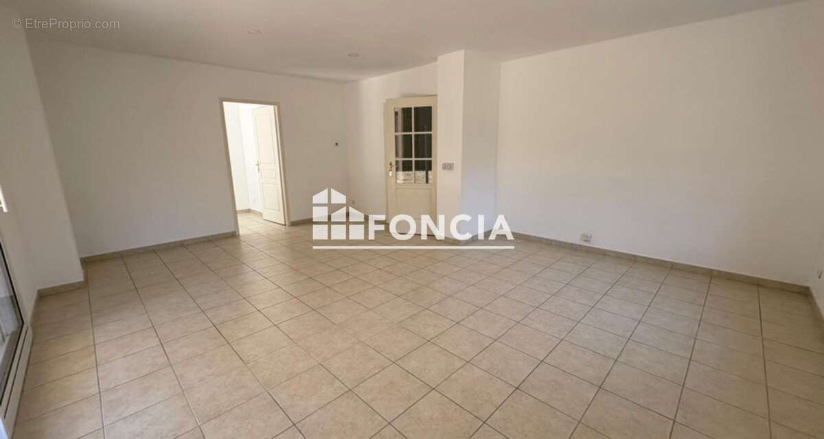 Étrembières – Villa mitoyenne 5 chambres avec jardin de 308 m², garage et abri voiture, à proximité de la douane de Veyrier - photo 6