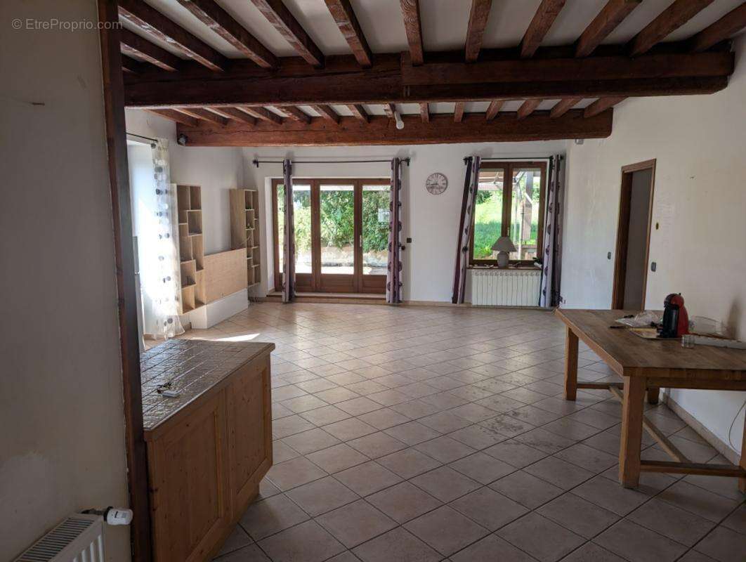 Maison 212 m² à Chavanoz  - photo 4