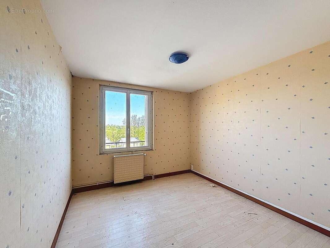 Commerce 225 m² à Joue-En-Charnie  - photo 4