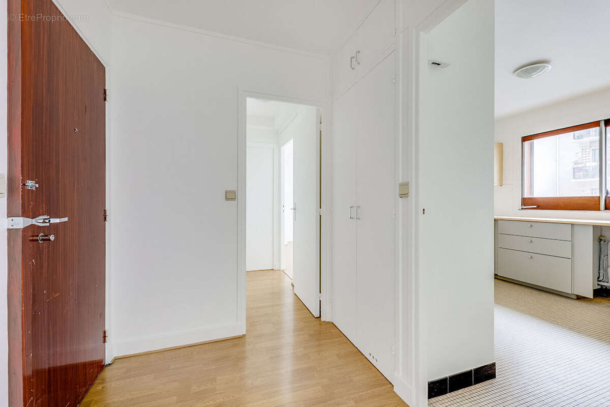 Appartement à PARIS-14E