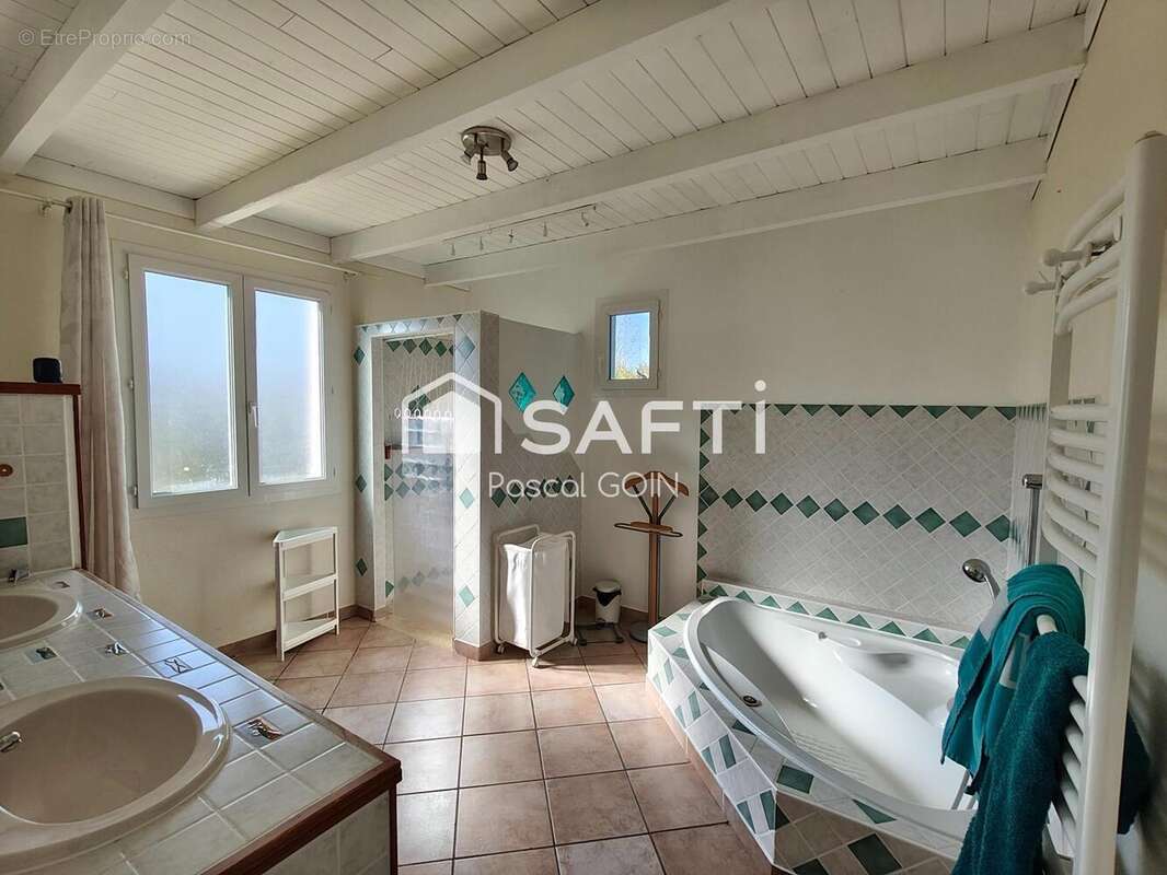 Maison 245 m² à Les Plans  - photo 4