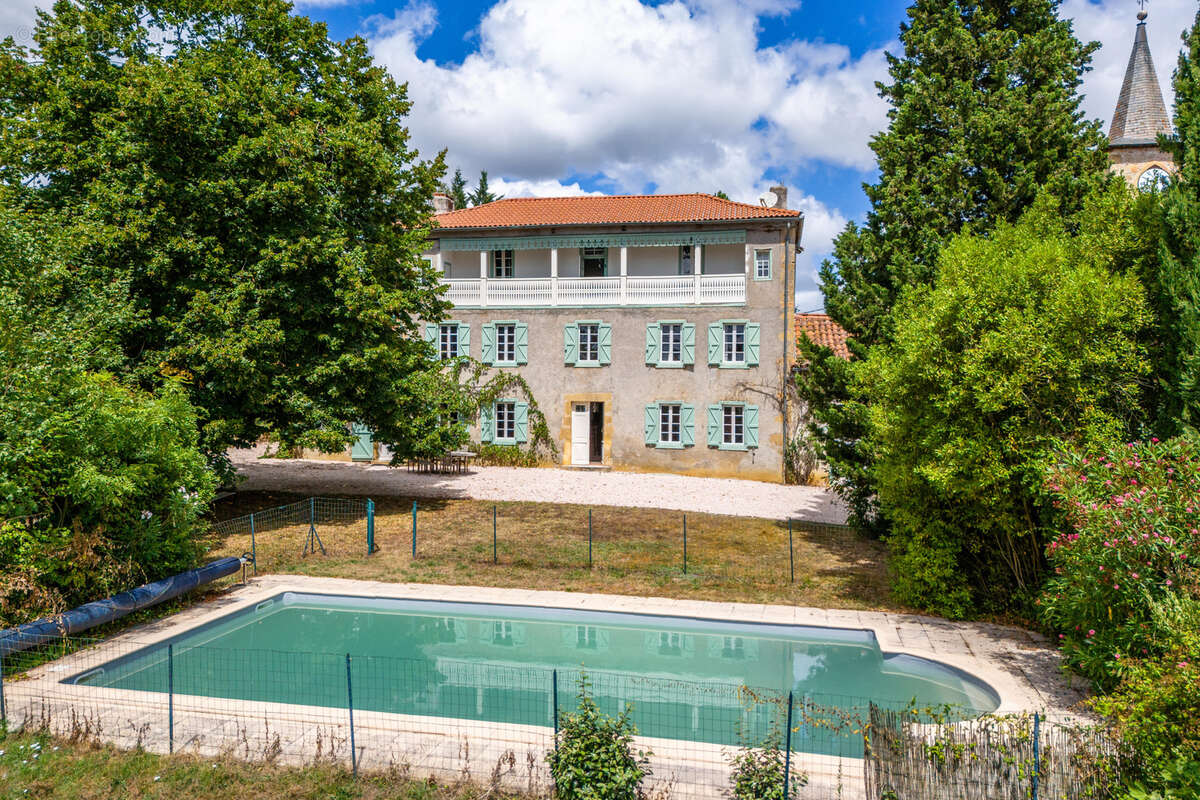 Stone Presbytere in a hamlet with mountain views - photo 30