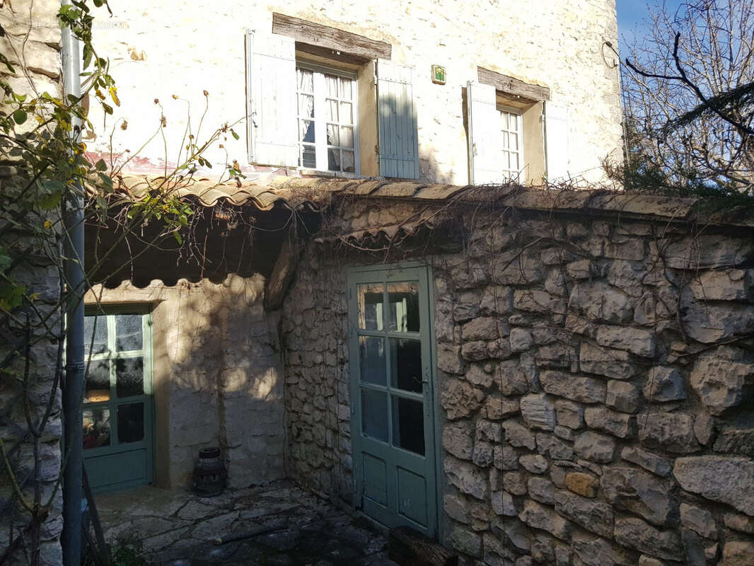 Exclusivité - Demeure d’exception du XVe siècle au cœur de la Provence - Saint Trinit (Vaucluse) - photo 16