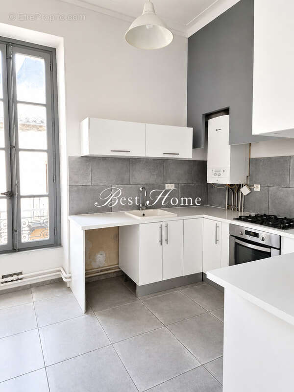 À vendre, Nîmes, proche Avenue Jean Jaurès et Jardins de La Fontaine, bel appartement de type 5 de 120m2 - photo 5