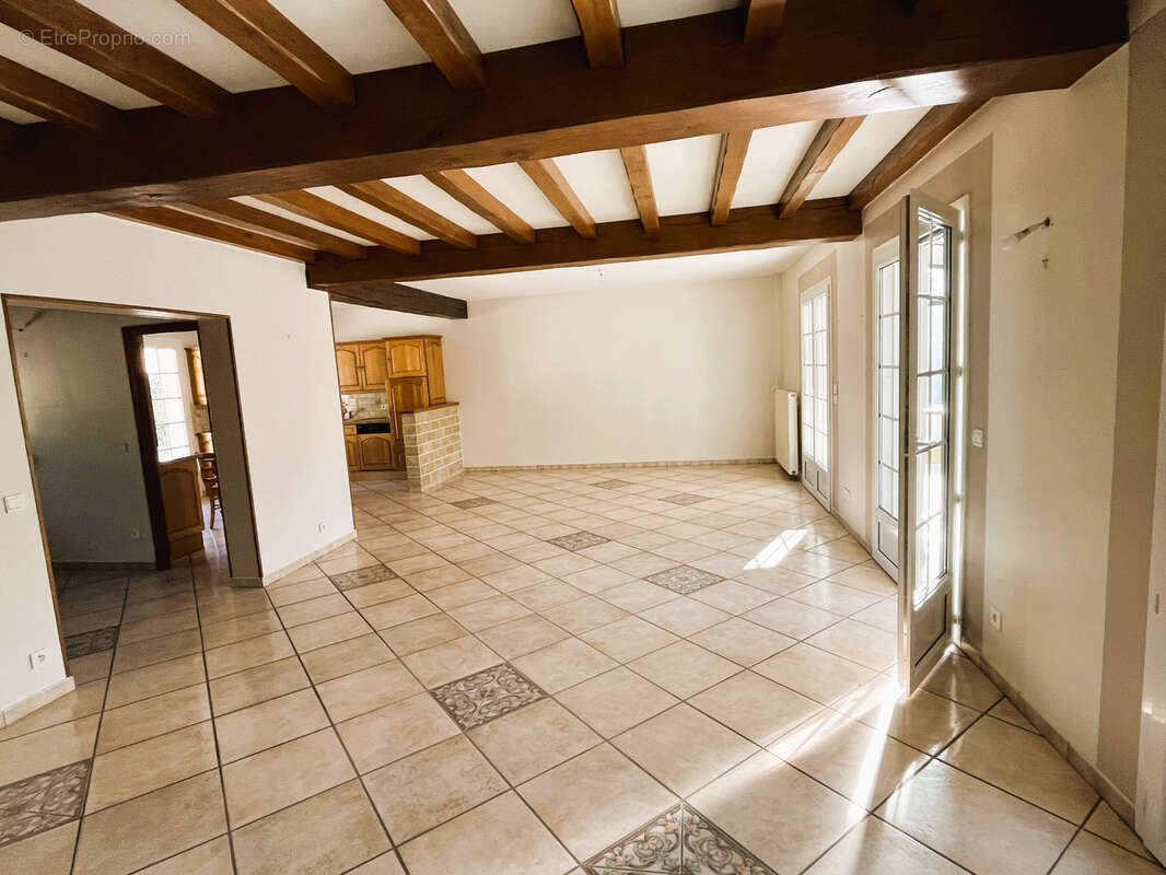 Maison à FLEURINES