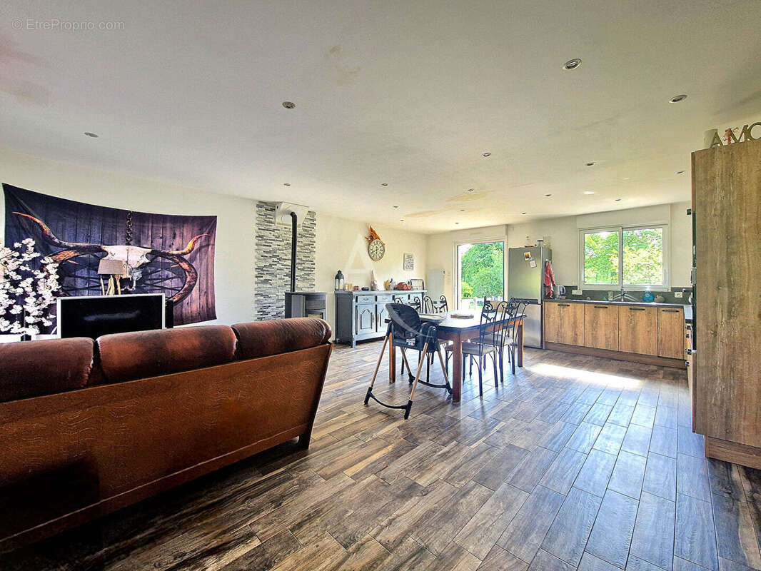 Maison à MIRE