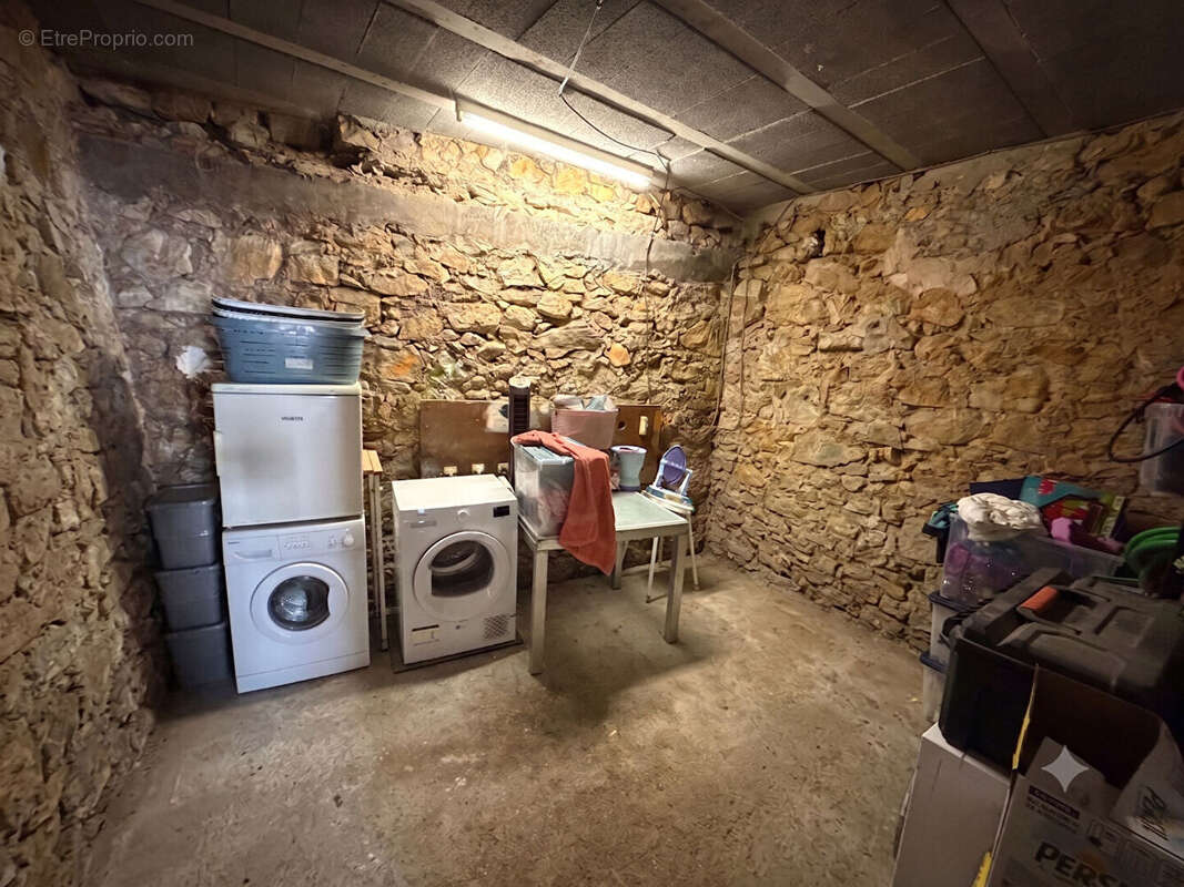 SAINTE ANASTASIE Maison de village 4 pièces avec grand garage - photo 9