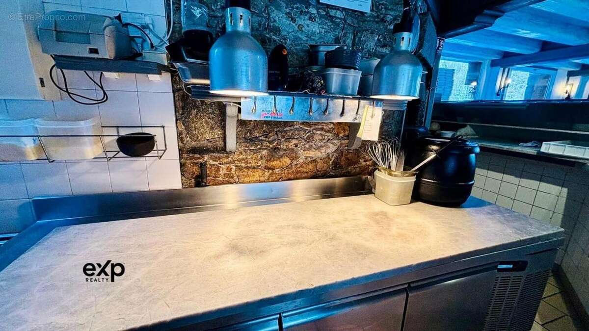 Commerce à LES ALLUES