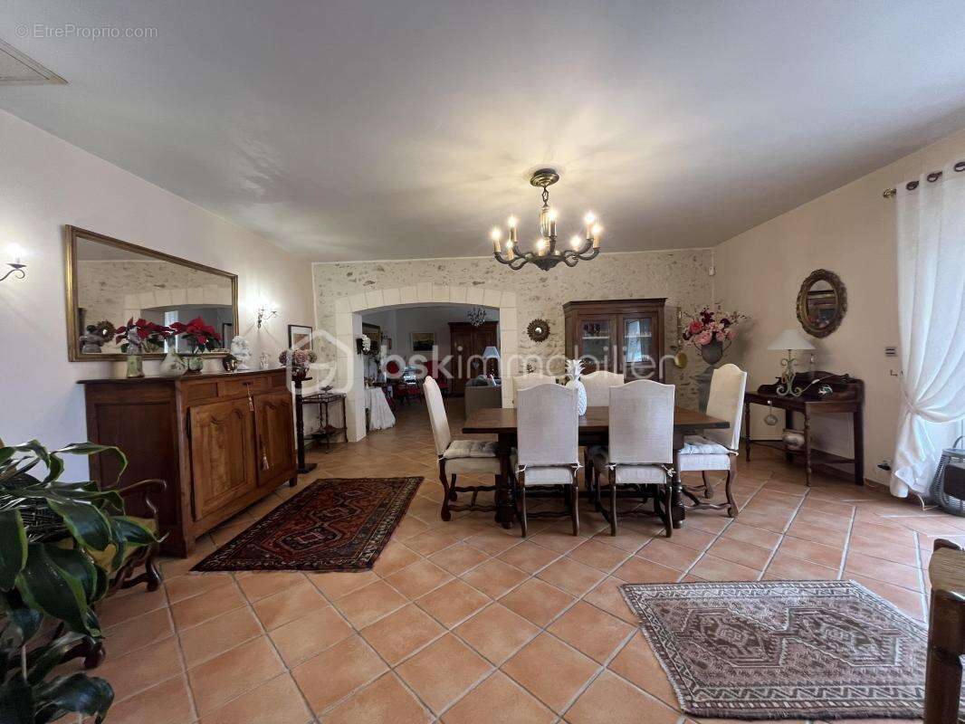Maison à NEUVIC