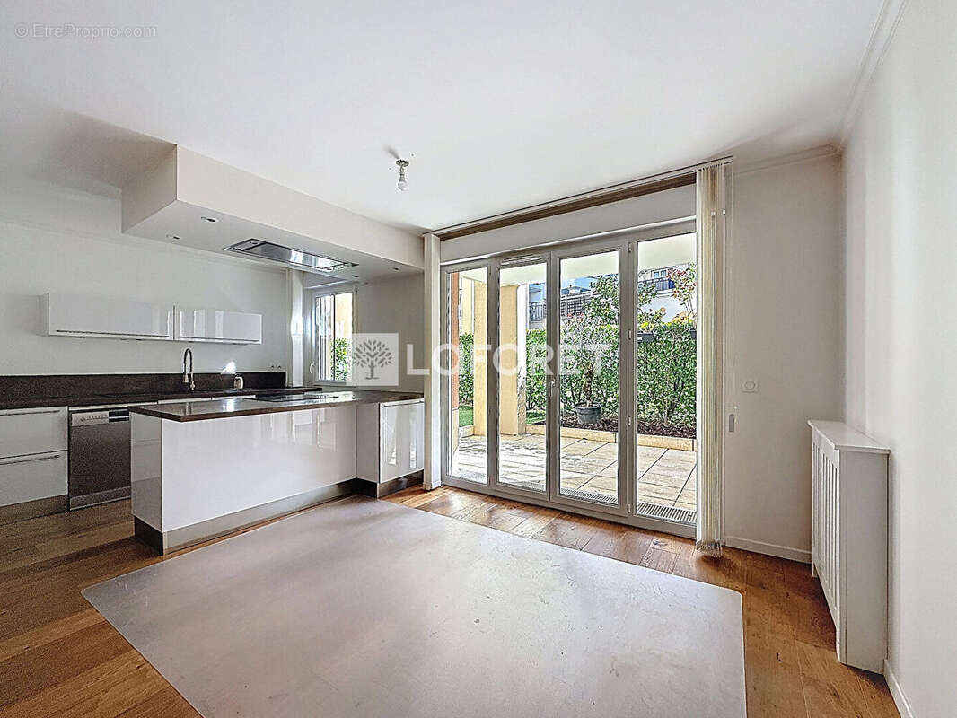 Appartement à LE PLESSIS-ROBINSON