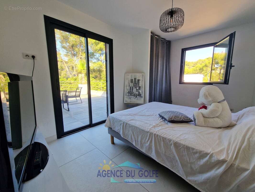 Villa contemporaine T 5 avec piscine sur 1792 m² de terrain - photo 15