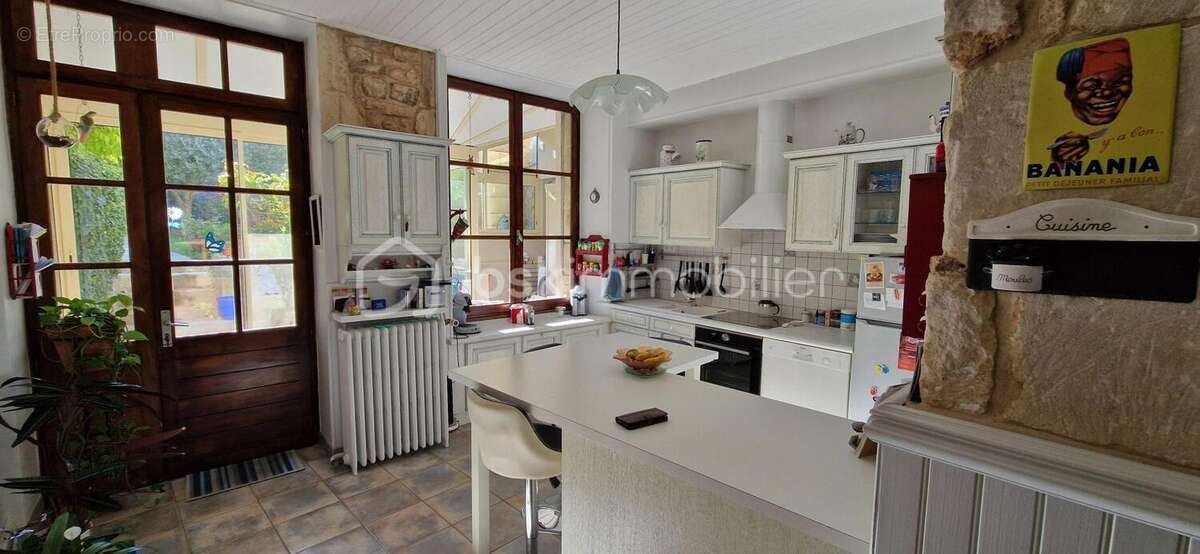 Maison chaleureuse de 211 m² avec ancien atelier de 180 m² au cœur de Couhé - photo 5