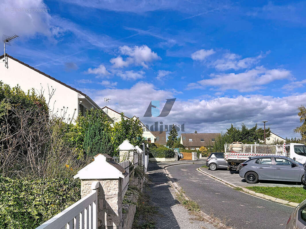 Maison à SAINT-PIERRE-LES-NEMOURS